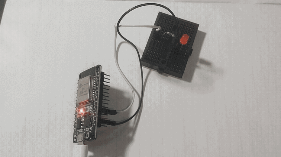 esp32-digital-write-gpio-example.gif